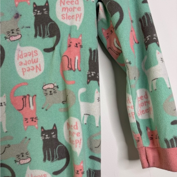 Carter's One Piece Pajamas. Size: 8 years old - Picture 2 of 4